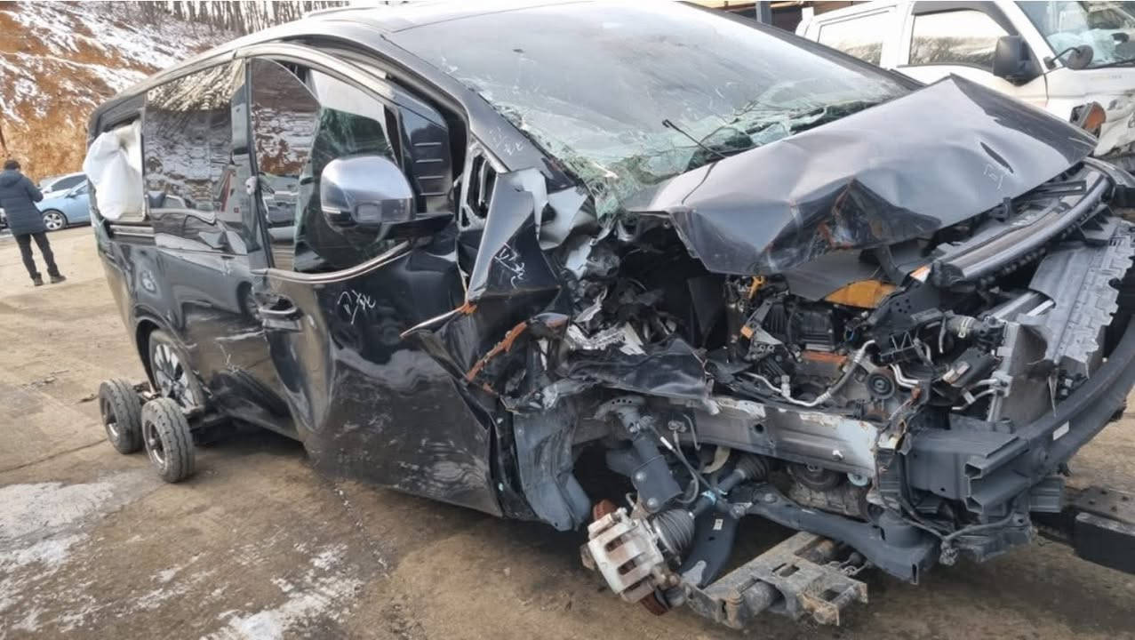 ستاريا 2023vip نسخه لاكجري(فخم)اصل
فول فول مواصفات السعر 248
وارد كوريا بدون رقم تترقم اي محافظه عدا كوردستان 
تترقم خصوصي واجره  سياره 9راكب 
دفع رباعي4x4 مكينه 4سلندر 2.2تيربو كاز
حادثها 3قطع موضح امامكم مبدل القطع وكلشي على البلاد
ممشى السياره 100 الف السياره بدون اي نقص او خلل 
مكان السياره بغداد حي اور ***********
