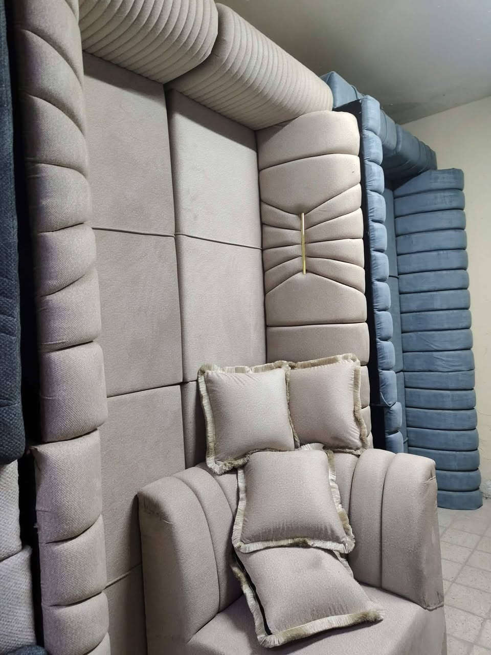 معرض زياد الأثاث المنزلي
وصول وجبه جديده من الدواوين شغل الموصل حطاطه شغل ثقيل الخشب جام روسي رباط انج ونص 
رجل خشب مع وصل ضمان الجودة 
العنوان تكريت شارع الزهور خلف افران الكرخ وقاسم مول معرض زياد الأثاث المنزلي 🫴 
***********
