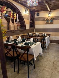 اثاث مطعم • حالة ممتازة • النجف