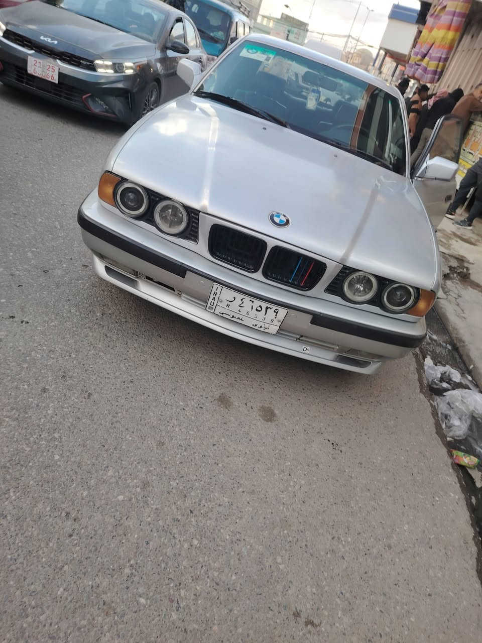 سلام عليكم سيارة بي ام 535 فول محرك فل سته سلندر كير اتو مصبوغه جماليه كاربون موجود طخم جديد داخل جديد جلد اسود تايرات جديد معجون تلقيط مال صبغ سياره جازه ماتصرف عليه كلشي عنوان موصل الأيمن ***********
