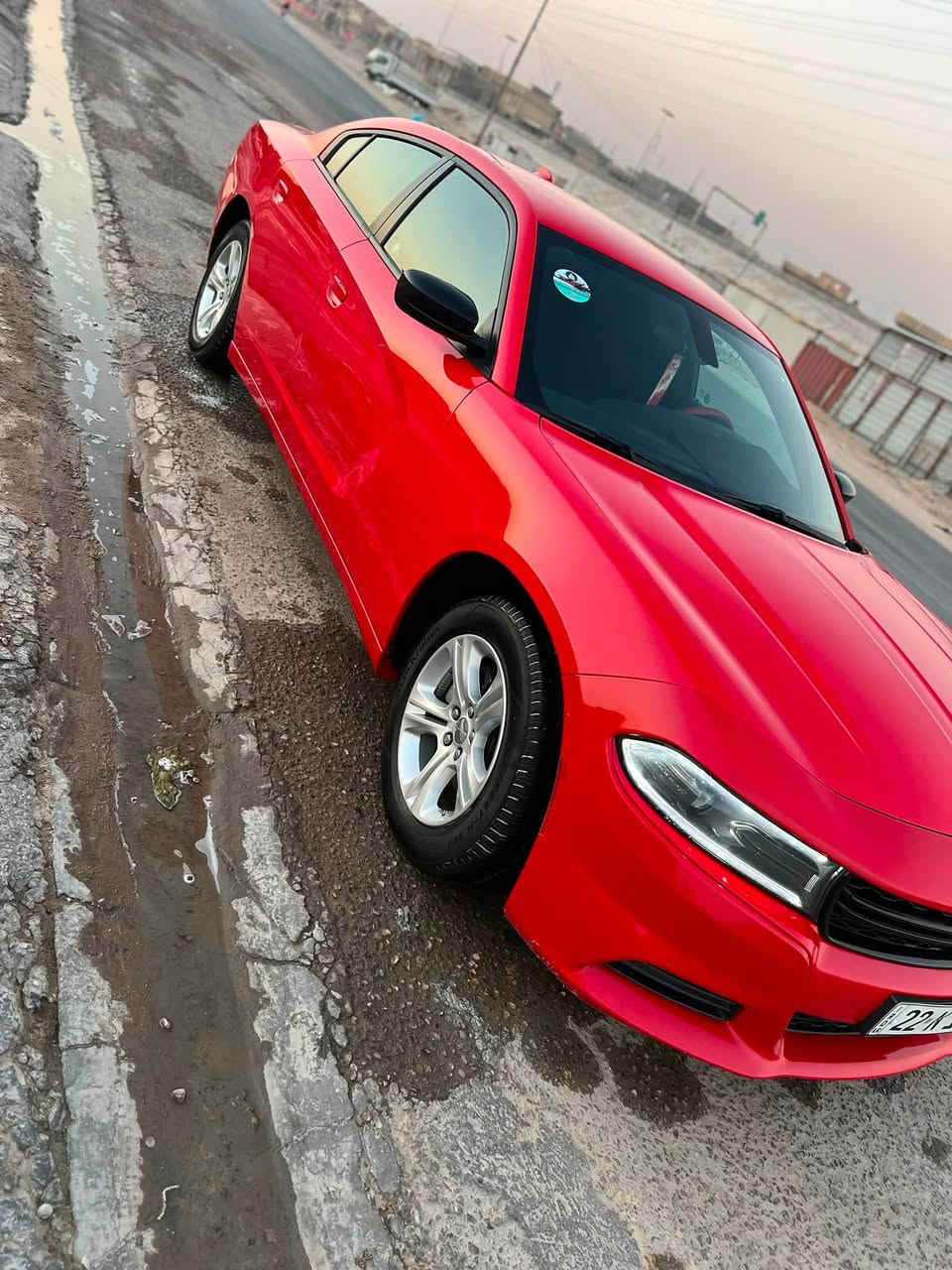 السلام عليكم 
جارجر sxt موديل 23 اصل لون مميز طماطي 
سيارة كفاله بدون دواخل فقط بارد بالجاملغ الكدام الايسر رقم اربيل 

الاستفسار ***********
