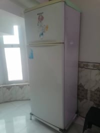ثلاجة • حجم كبير • بحالة زينة