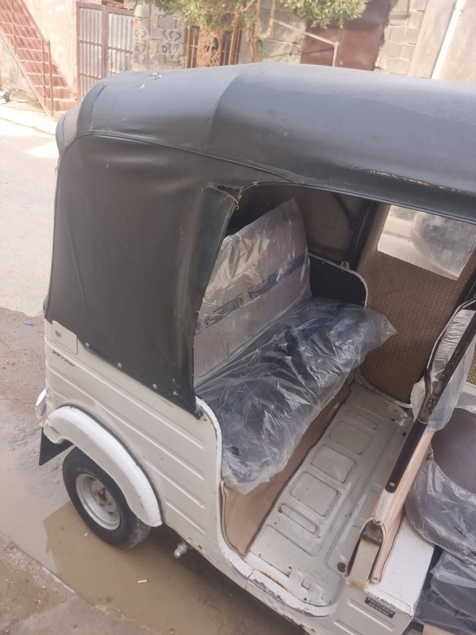 سلام عليكم تكتك البيع 20 شهر 11رقم وسنويه تحويل ثاني يوم تكتك مابيه اي صبغ ولا سمكره كفاله من صبغ وسمكره مكينه اكسن لا تنقيص لا تبخير مكينه ناعمه مابيه اي خياسات *********** مدينه الصدر حي الكوفه
