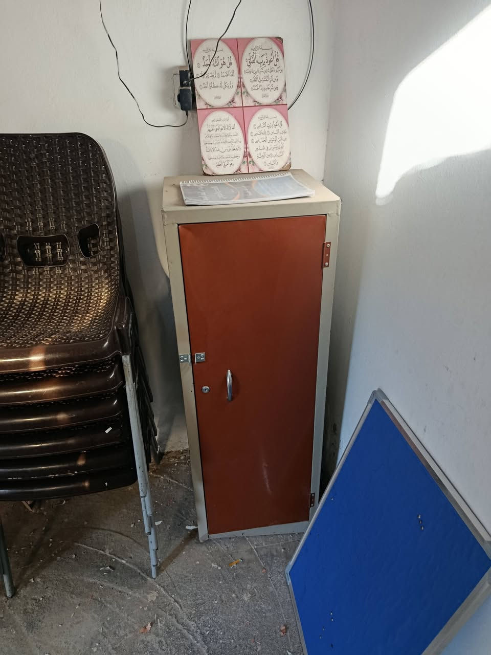 للبيع 
لوكر حديد صغير نظيف  نظافة ١٠٠ ٪  السعر ٣٠ ألف
ميز مكتبي حديد نظيف نظافة ١٠٠٪  السعر ٥٥ ألف

العنوان : بغداد ، الحرية الثانية 
***********

