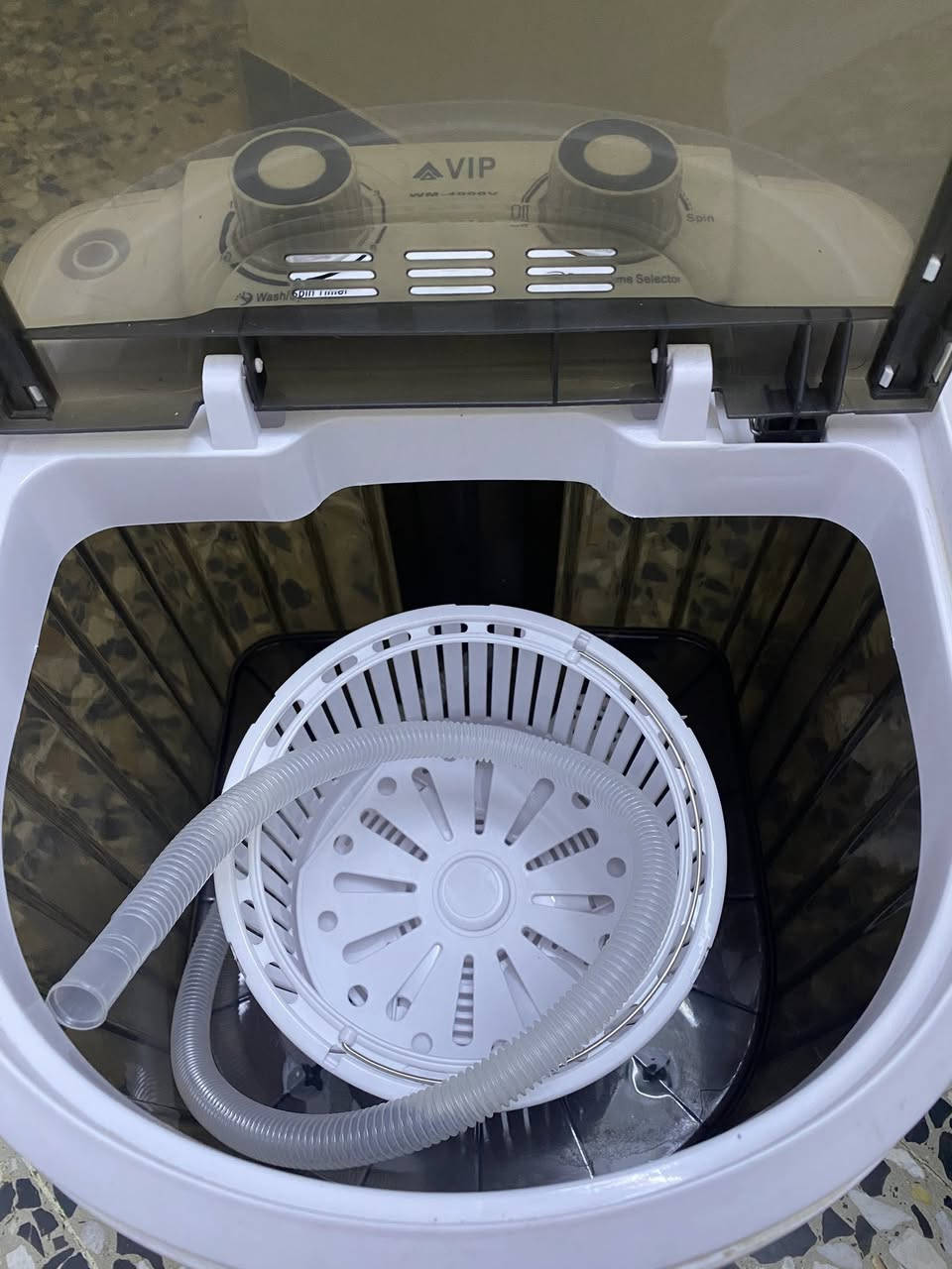 غسالة ملابس صغيرة السعة مالتها ٤ كغم ملابس وبيها مؤقت للغسل وبيها برنامج لعصر الملابس وتشتغل عالمولدة موجود توصيل لكل المحافظات


**إذا كنت صاحب هذا الإعلان وتريد حذفه لأي سبب، رجاءا أرسل رسالة إلى الدعم الفني**