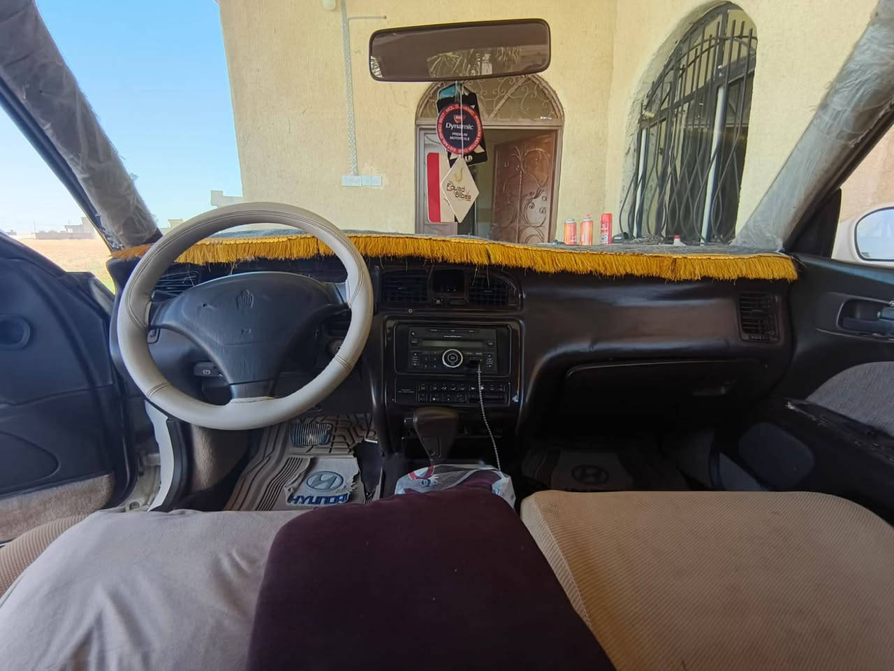 السلام عليكم سياره بطه للبيع كير ومحرك شرط صدر جديد باتري جديد تواير جديد السياره مكصوص جنطه السنويه نافذه شرط التحويل السعر 50 وبيه مجال قليل السياره جاهزه ماتحط عليه ربع
***********
