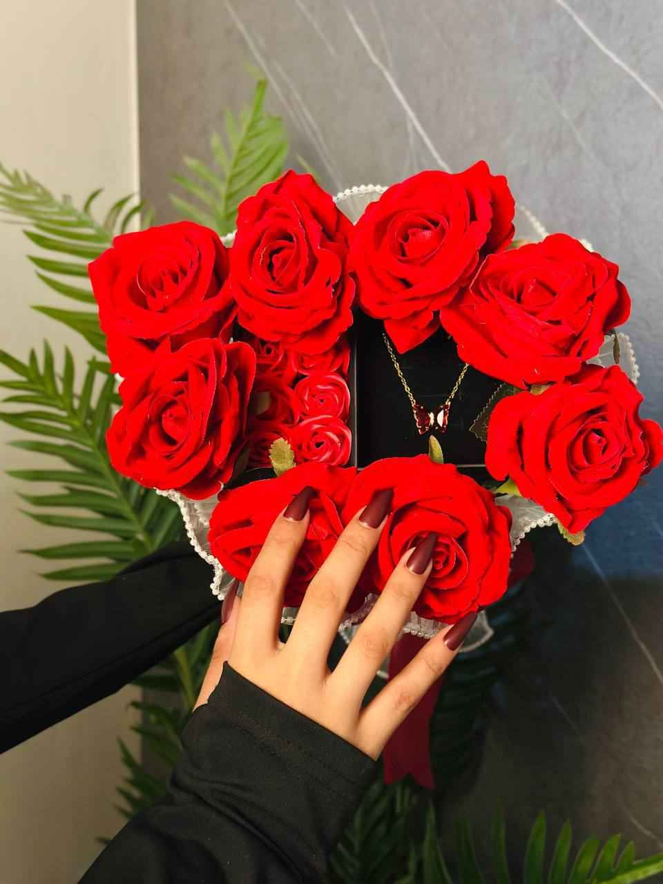 اجمل بوكي ممكن تشوفوها بمناسبة الفالنتاين 🌹🦋❤️

الورد لغة لا تفهمها إلا القلوب المحبة.. واليوم حبيت أهدي لقلبي قطعة من الجمال تشبه روحها. كل عيد حب وإنتِ النبض اللي يحييني ❤️🌹🦋.
بين رقة الورد ولمعة الفراشة، ضاعت كل كلمات الوصف.. كل عام وحبنا يزهر وما يذبل أبداً 🌹🦋💎
بين حُمرة الورد ونعومة الفراشة، حكاية حب ما تنتهي.. أقدملك قلبي قبل هديتي ❤️💍"

مع كارت عبر بهدية تحچي عنك 💌

سعر البوكي 22 الف
🚘يوجد خدمة توصيل لجميع محافظات العراق ٤ الاف🚘 بغداد, العراق


**إذا كنت صاحب هذا الإعلان وتريد حذفه لأي سبب، رجاءا أرسل رسالة إلى الدعم الفني**