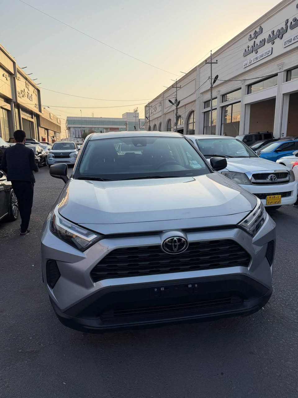 سعر بلاش جوە سوق 
تویوتا راف ٤ مودیل ٢٠٢٣ وارد امریکی
بچم کپس. حدثها بابین
ماشیە ٣٤ الف
موصفات le
سعر ١٩٥ ورقه
مكان اربيل
***********
