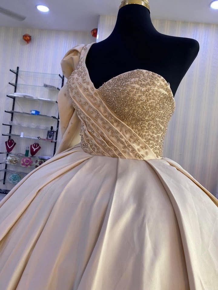 بدلات أعراس للبيع بسعر مناسب كلش نضيفات ***********
