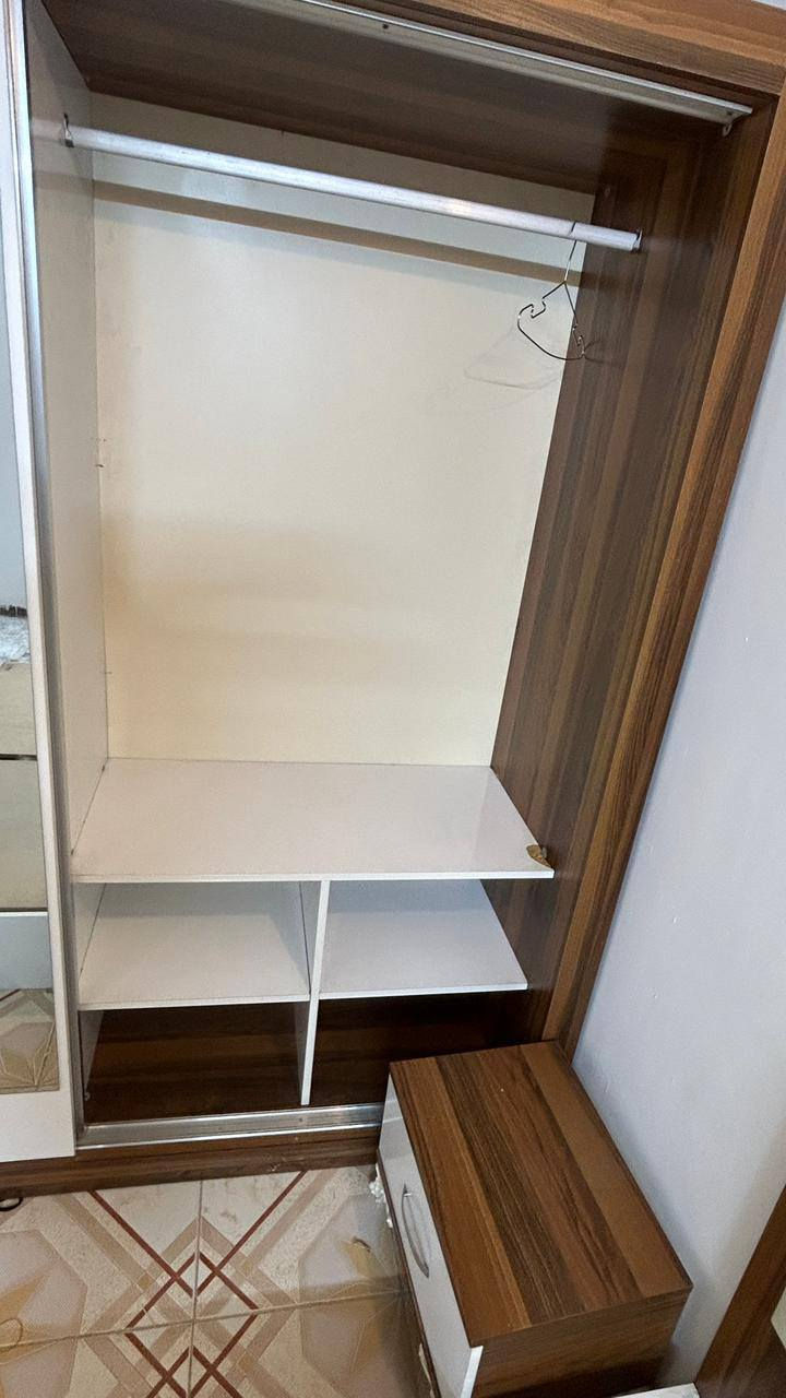 غرفة نوم للبيع كلش نضيفه قفلها ٢٠٠ الشراي يتصل على هذا الرقم ‏‪***********‬‏
