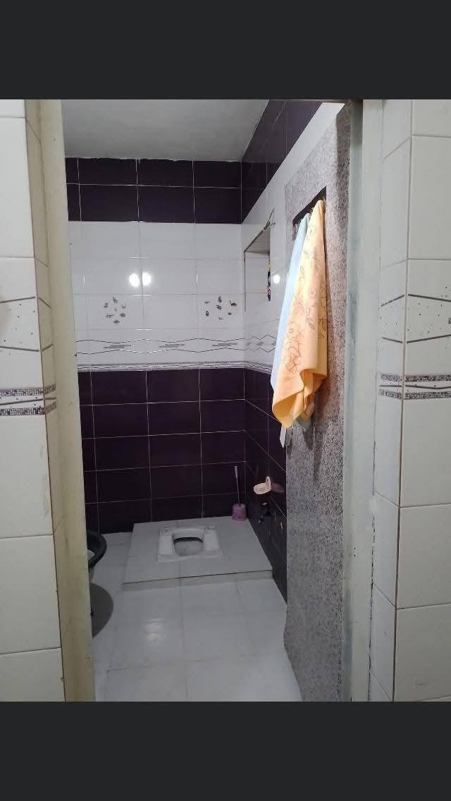 #عرض_للـبـيـع
دار سكن للبيع مساحته 128م (6* 21)م طابق واحد يحتوي على صاله ومطبخ وصحيات وغرفة نوم وحولي ومنور الارضيه بورسلين والدار له مدخلين وكراج سياره بناء طابوق 🧱 
العنوان: بغداد- أبو غريب - خرنابات - مقابل مجمع الزيتون السكني 
السعر / 100 مليون وبيه مجال 
للأستفسار أكثر يرجى الأتصال على الارقام التاليه
***********
***********
