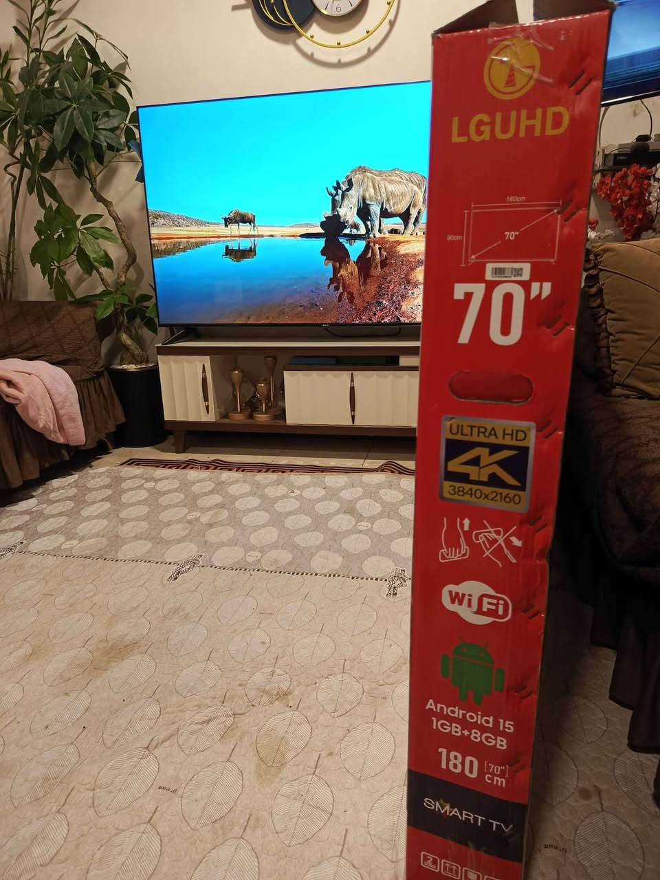 متاح بلازمه نوع LG حجم 70 فول كل التطبيقات بيها أندرويد بدون إطار سلم جميع البرامج ولتطبيقات بيها 
اخذتها ستعمال ساعه وحده يعني جديد بس مكاني صغير 
بيتي صغير فصارت كلش جبيره وصل الشراء ولظمان بيها هم مكاني بغداد الدوره ب450 الف وبيها مجال ***********
