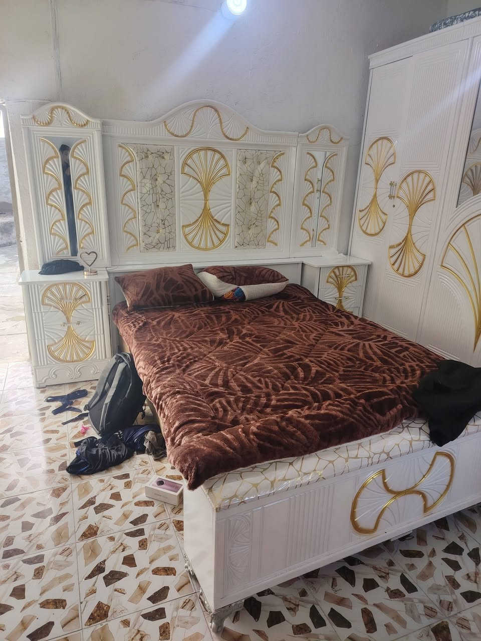 للبيع غرفه نضافه فول  ***********
