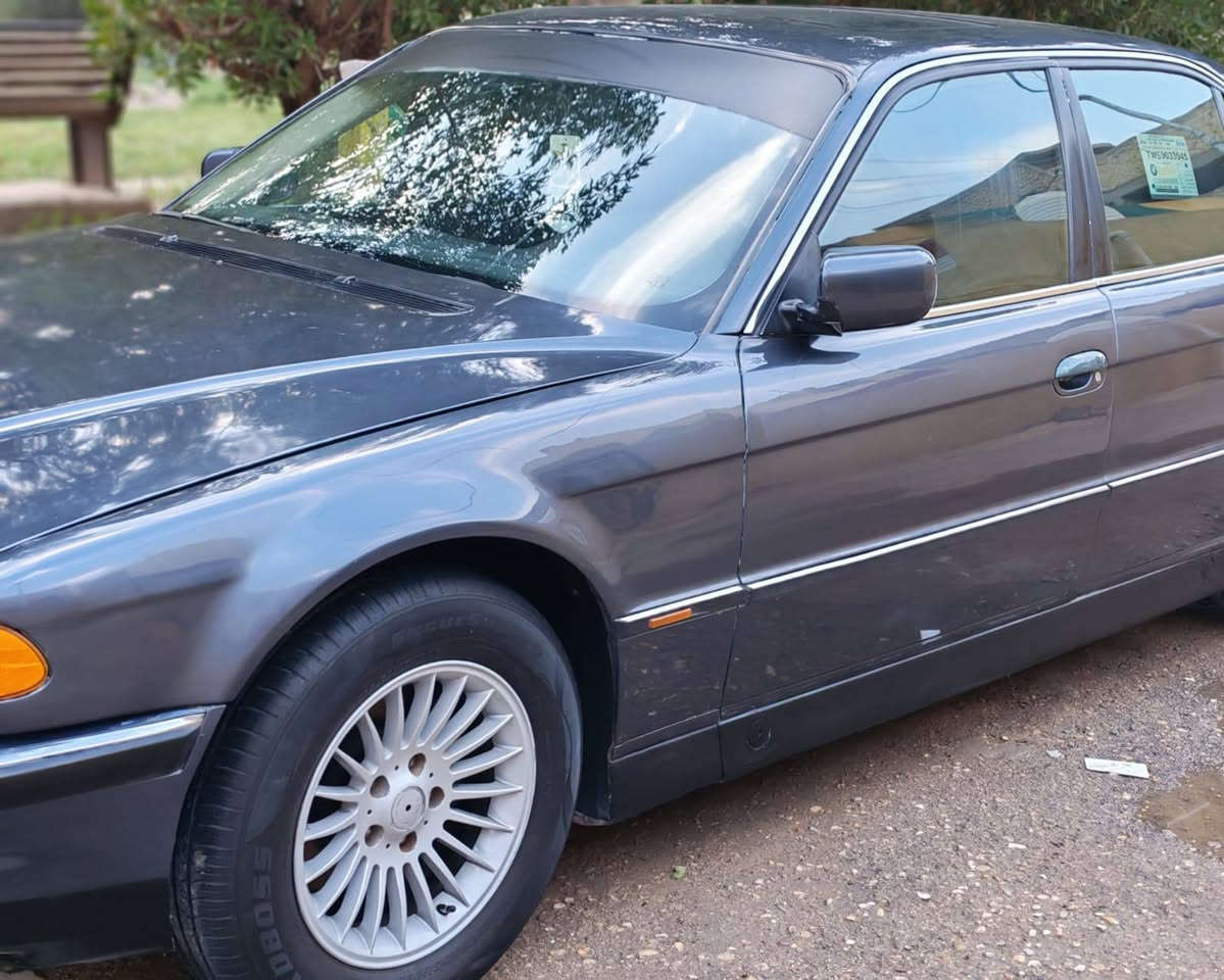 خفاش موديل 96 محدث بجم 2000
مكينه 8/ 730 اصل 
كير محرك كفاله 
مصبوغه عام جماليه 
رقم بغداد مشروع وطني رقمها مميز 
سياره خير من الله نقصها شغلات كلش بسيطه 
مكاني كوت مركز مدينه 
السعر 75 وبيها مجال
*********** وبيه واتساب
