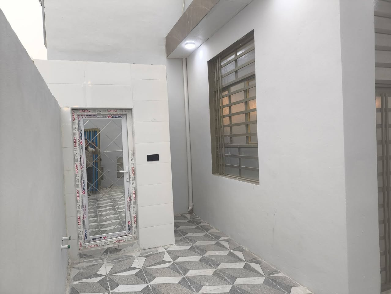 ارخص بيت زراعي مساحه 150 ميسان خلف سكله الكرعاوي بناء حديث غير مسكون أساس وسكف صب مال عائله تواصل وتساب او اتصال واني خادم وتدلل *********** مناسب جداا
