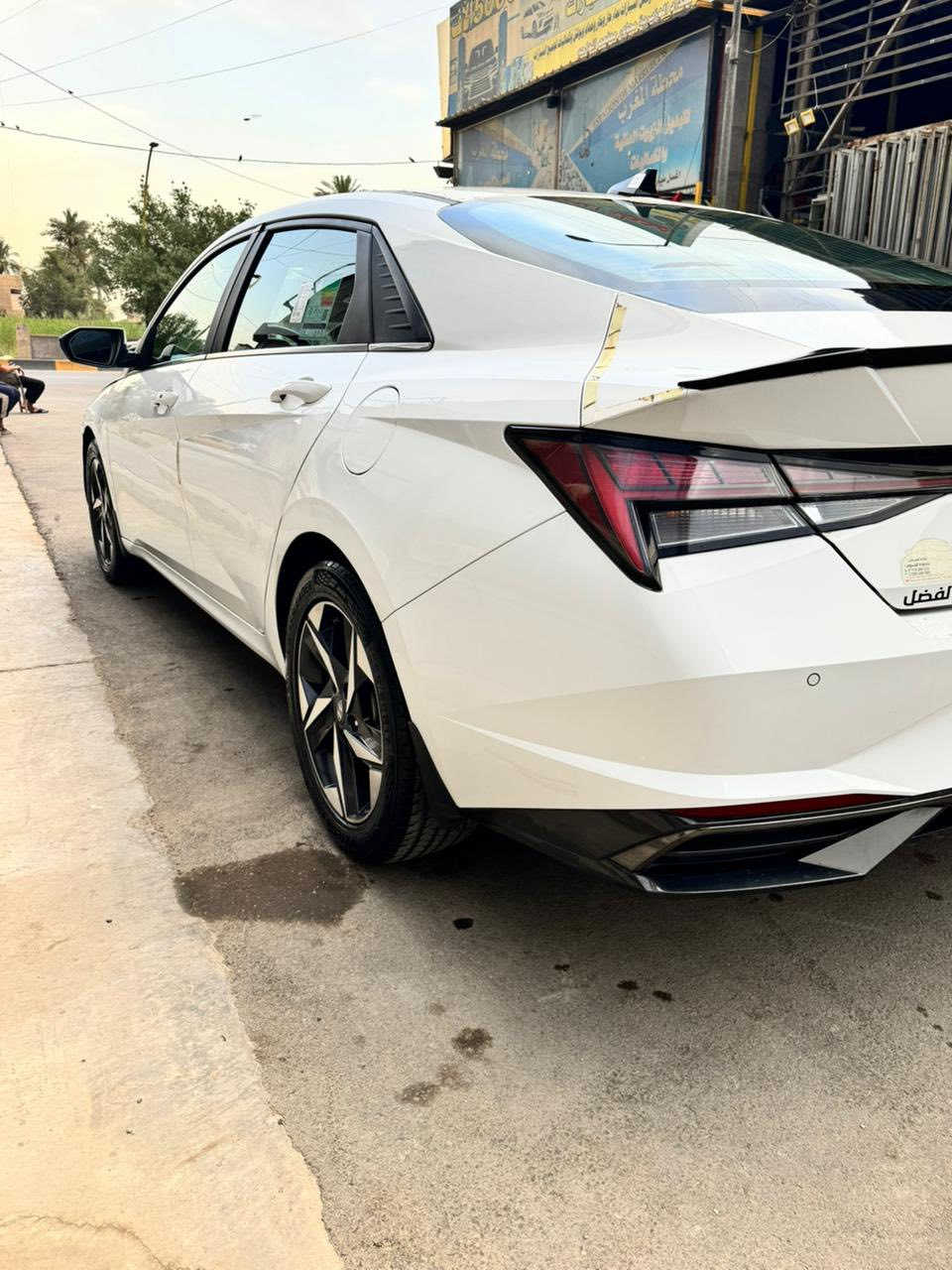 السلام عليكم ..
سيارة النترا للبيع .🚗
موديل /2022 خليجي 
لون / ابيض  🤍
مواصفات فول 1/1 
فتحة - شاشة بلوتوث - ستيرن تحكم - بصمة - حساسات امامية خلفية - ماشية 84 - نضيفة داخل خارج .🔥
مكينة كير خير من الله🕹️
تبريد + تدفئة  فول .
بيها فقط باب بيها بارد .
سيارة ما ناقصها شي 
رقم بغداد - تحويل ثاني يوم .
مكان سيارة بغداد الرصافة .🇮🇶
السعر 165 بي مجال بسيط .💵
للاتصال استفسار على الرقم ….📱
***********
