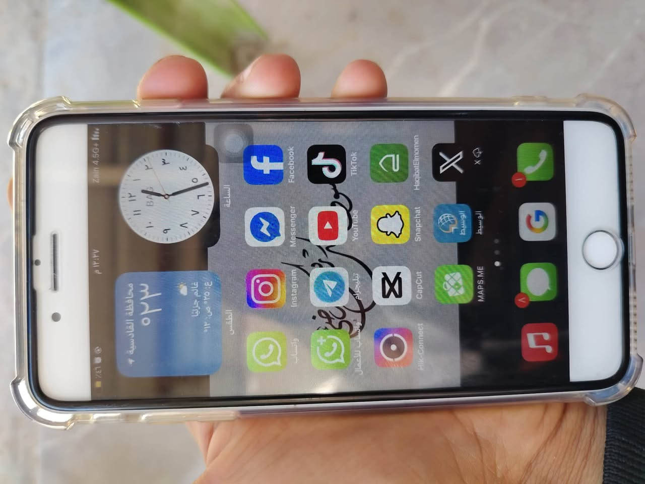 مرحبا 
ايفون سفن بلاص 
لون فضي 
ذاكره ١٢٨ 
خط واحد 
مبدل بطاريه ١٠٠ وصرف طبيعي 
ومبدل شاشه نوعيه زينه 
نضافه كدامك وكله شغال خط بصمه دكم 
السعر ١٢٠ الف مكاني عفج للتواصل ***********
