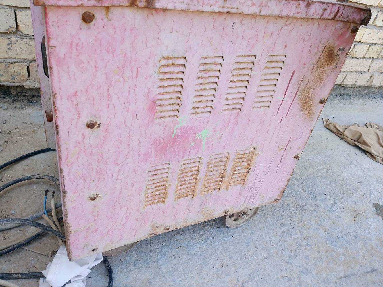 ماكنة لحام للبيع للاتصال ***********