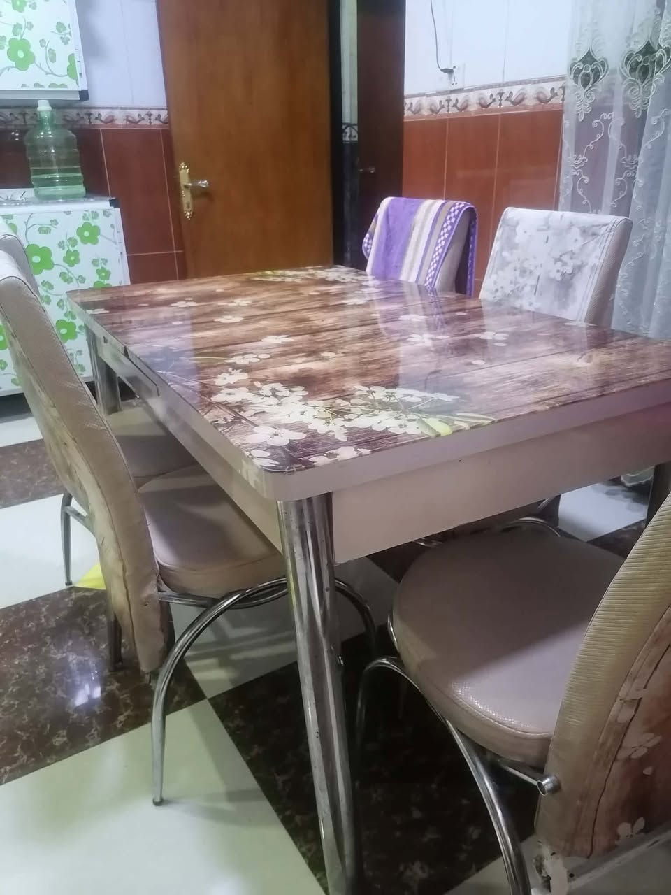 مكلفه بالنشر 

 غساله حجم كبير سعرها 100 وثلاجه ب 150 وفرن ب 25 وميز ستيل وجام ب 15 وميز طعام مع 6 كراسي ب 100 و بايسكل ب 50 وميز بلازمه عدد 2 الواحد ب 30 وماسحه بخاريه عالكهرباء ب 18 الاسعار بيها مجال


**إذا كنت صاحب هذا الإعلان وتريد حذفه لأي سبب، رجاءا أرسل رسالة إلى الدعم الفني**