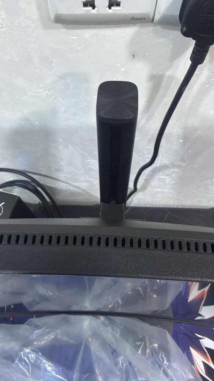 شاشة العاب من شركة (GAME ON) الشاشة حجم 34إنج منحنية 180هرتز الشاشة مستخدمة اسبوع واحد فقط نضافة 100% سعر الشاشة 300 وبيها مجال بسيط للتواصل ***********
