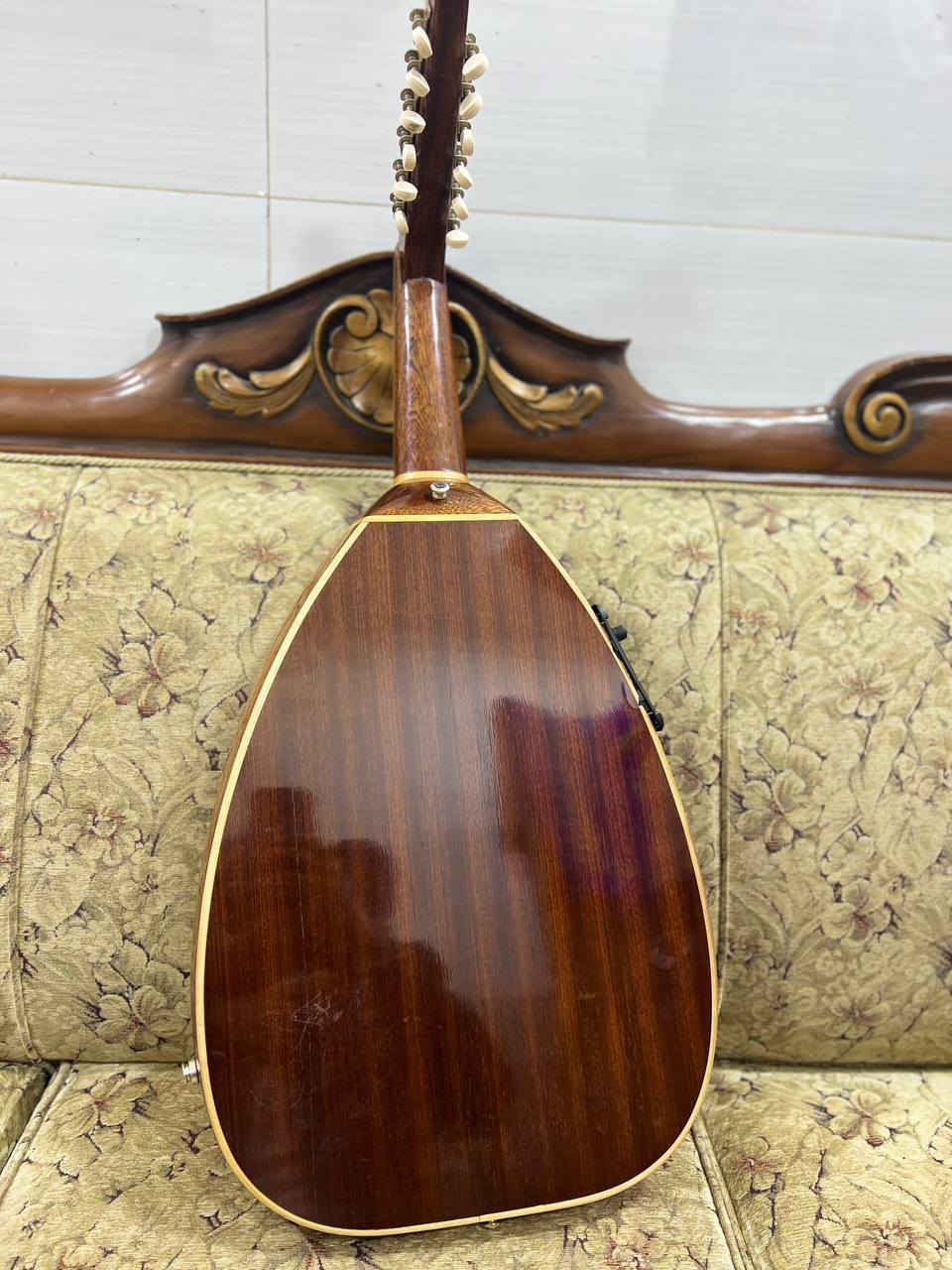 للبيع عود كهربائي ( الكتريك)  صناعة الاسطة Talaal Mansor
نظيف جدا اوتار لابيلا امريكي كاربون  ..  مع ايكولايزر ( أمريكي )  اصلي وليس تجاري
المكان / بغداد 
للتواصل / ***********
موجود مقطع فيديو للصوت
