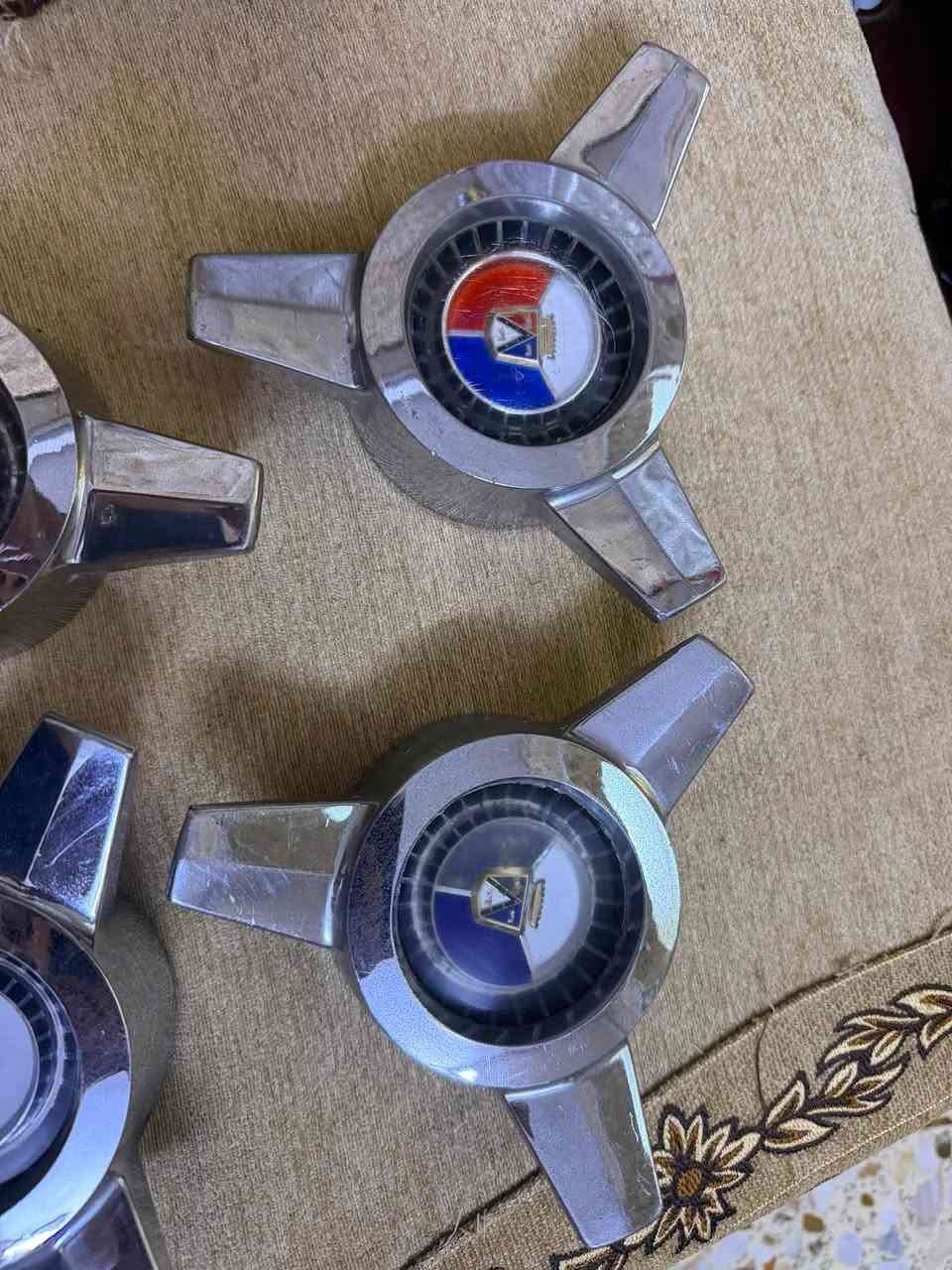 تخم شاخات ملونه وتكوك للبيع
بغداد *********** وااتسب

