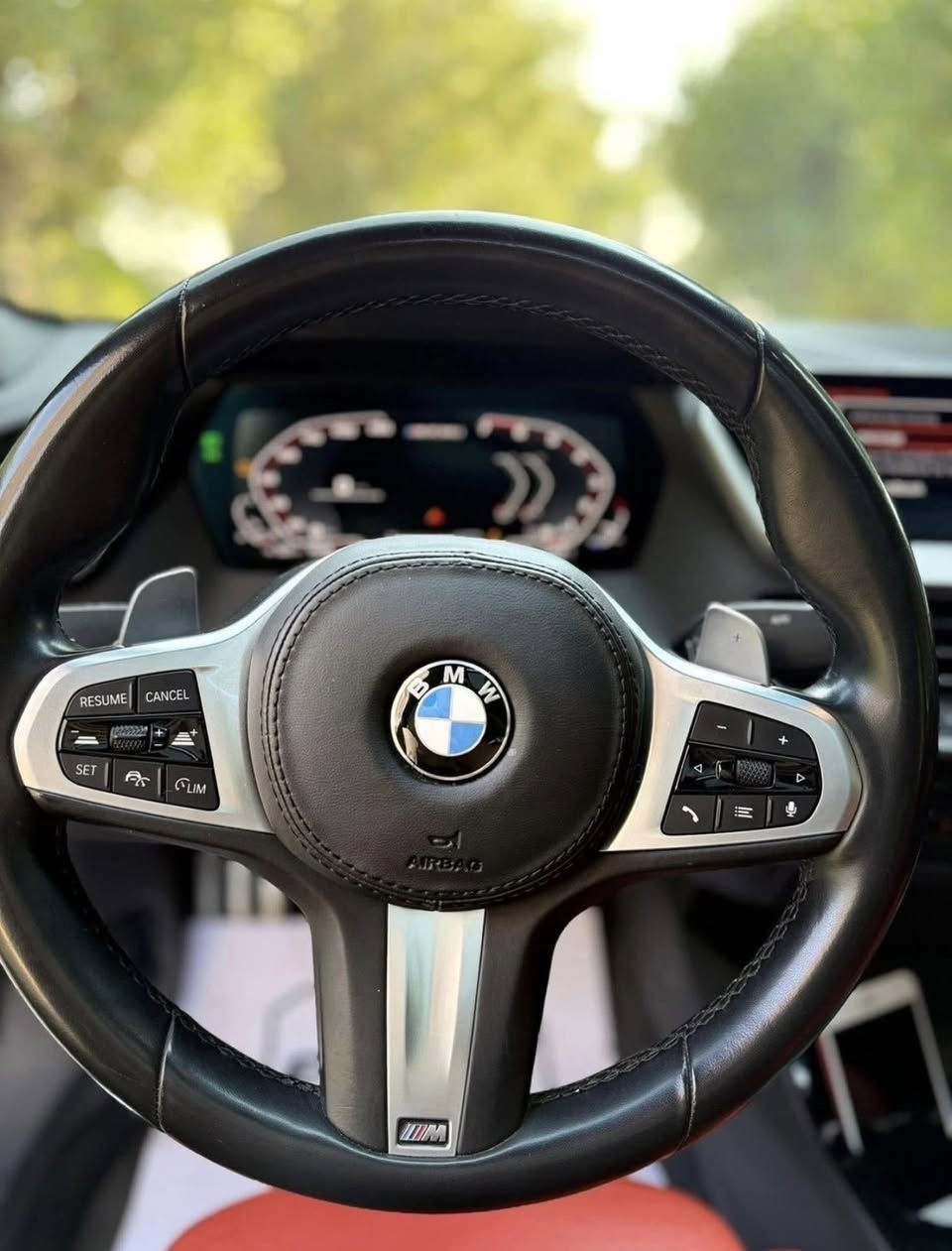 235i 2023 x drive 
وارد الماني 
ماشية 30 كيلو 
حادثها / جاملخ وبنيد بارد فوك لايت 
واتساب ***********
