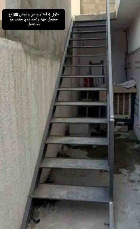 باب حوش ودرج وابواب غرفة وشبابيك للبيع الموصل صناعة الكرامة حي الكرامة
***********  /  ***********
