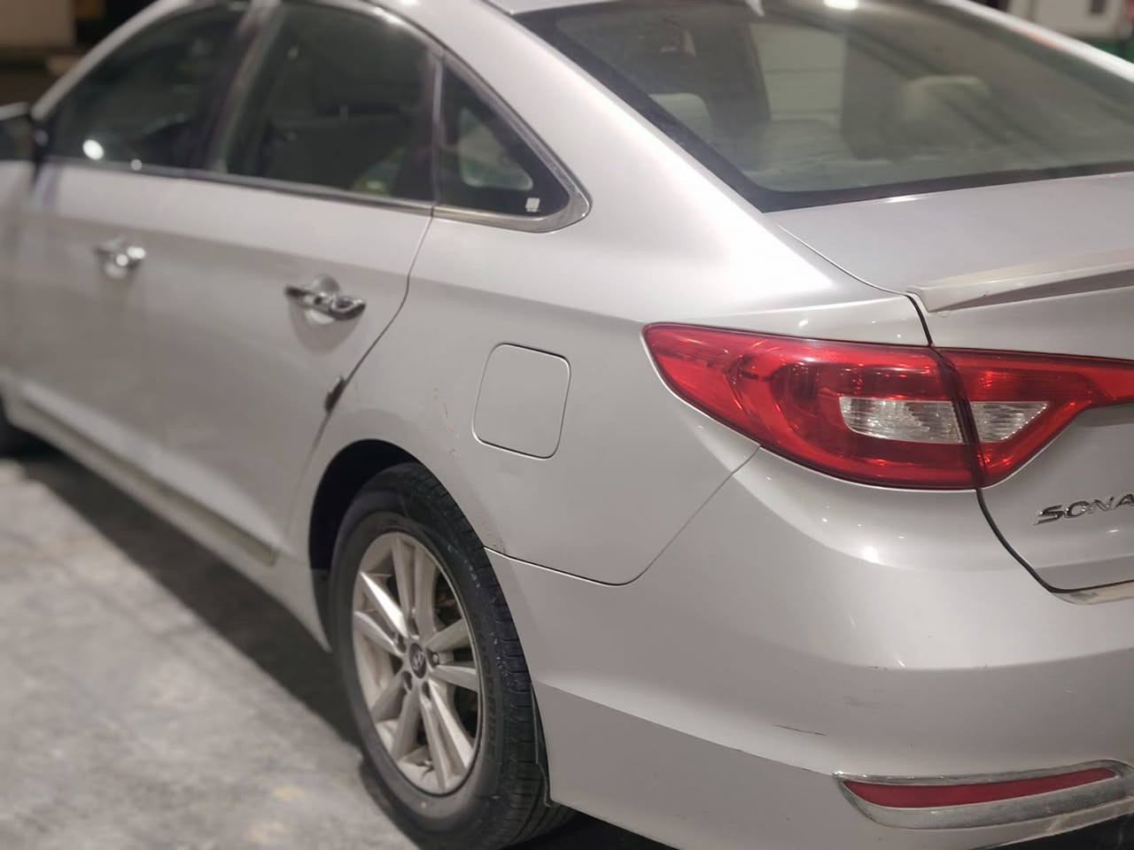 السلام عليكم سوناتا وارد امريكي 2015 بسمي شخصيآ ضرر بنيد أمبدل أصلي وشويه من الجاملخ 
الأمامي بي صبغ قليل والباقي كفاله سياره جاهزه من مكينه وكير وتبريد ثلج الأستفسار على هذا الرقم *********** السعر 112وبيه مجال
