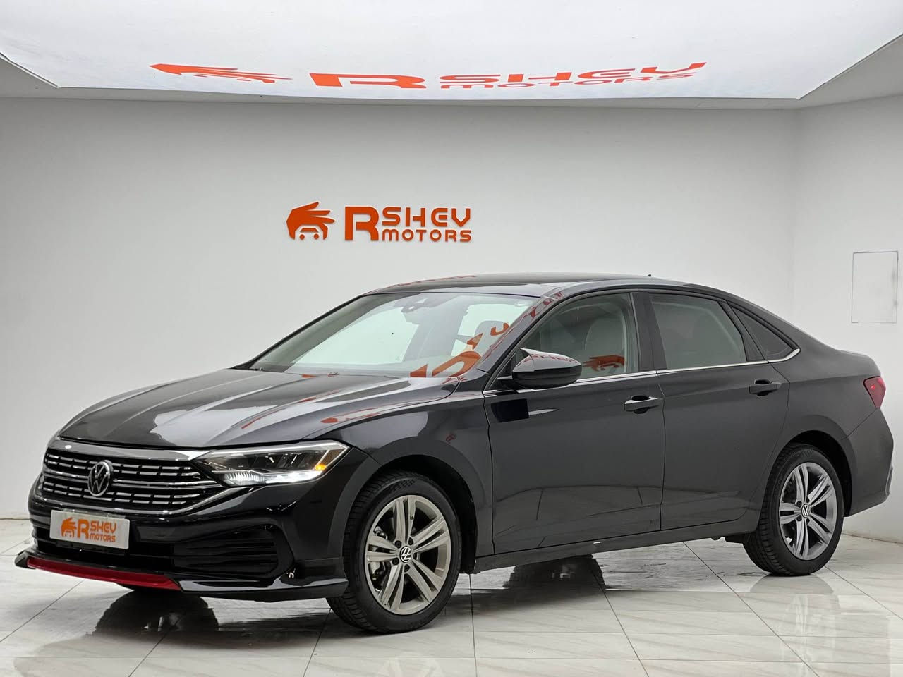 Volkswagen Jetta 2024
فولكسفاغن جيتا ٢٠٢٤

مواصفات SE فول
(مقاعد جلد و تدفئة-فتحة سقف-تدفئة المقود-رادار جانبي-خط مسار-بصمة تشغيل-هاند بريك بصمة-نظام ايكو)

مكينة ٤سلندر+توربو حجم ١.٤لتر
ماشية 25,000 ميل و بحالة جداً ممتازة 

السيارة بيها ٦ قطع صبغ ثلاث قطع امامية و ثلاث قطع خلفية

السيارة رقم دهوك الدولي سنوية ب أسمنا و اكيد شرط التحويل 
مكفولة من كير و محرك و كهربائيات

و ب سعر جوى السوق(118$) ورقة و بيها مجال

مكان السيارة

دهوك -معرض ارشف R-Shev
رقم51 من معارض التيرمينال 

***********
*********** دهوك, العراق
