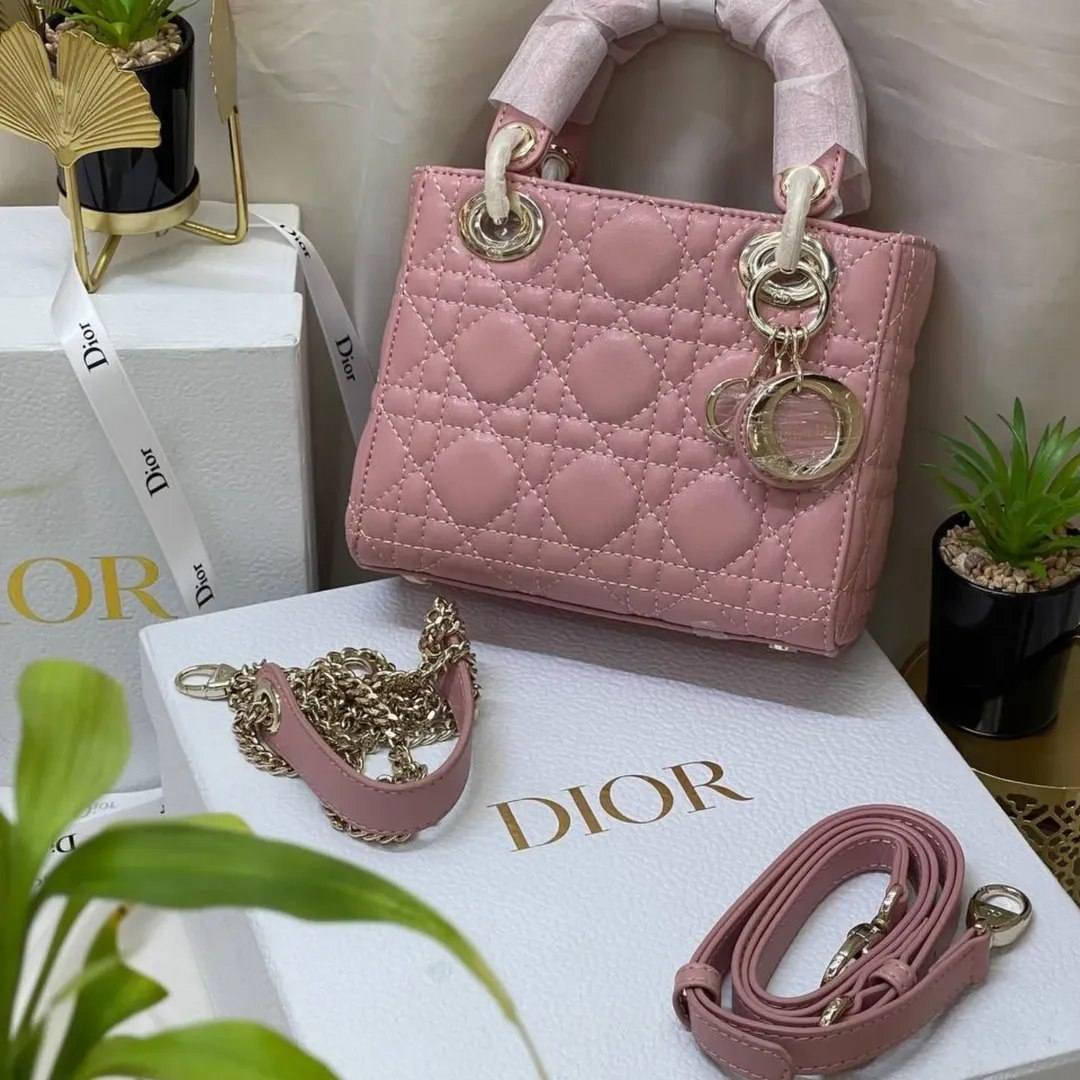 👜 أناقة لا تُقاوم مع حقائب ليدي ديور ترند الموسم ✨
متوفرة الآن في مجمع الإنيس😍
 بألوان مميزة ومواصفات جميله😊👍
#العنوان_القاسم_ع_شارع_الصياغ_فرع_المجمعات_نهاية_فرع_المجمعات_ع_يسرى_اخر_محل_مقابيل_مجمع_عقيل_وباقر


**إذا كنت صاحب هذا الإعلان وتريد حذفه لأي سبب، رجاءا أرسل رسالة إلى الدعم الفني**