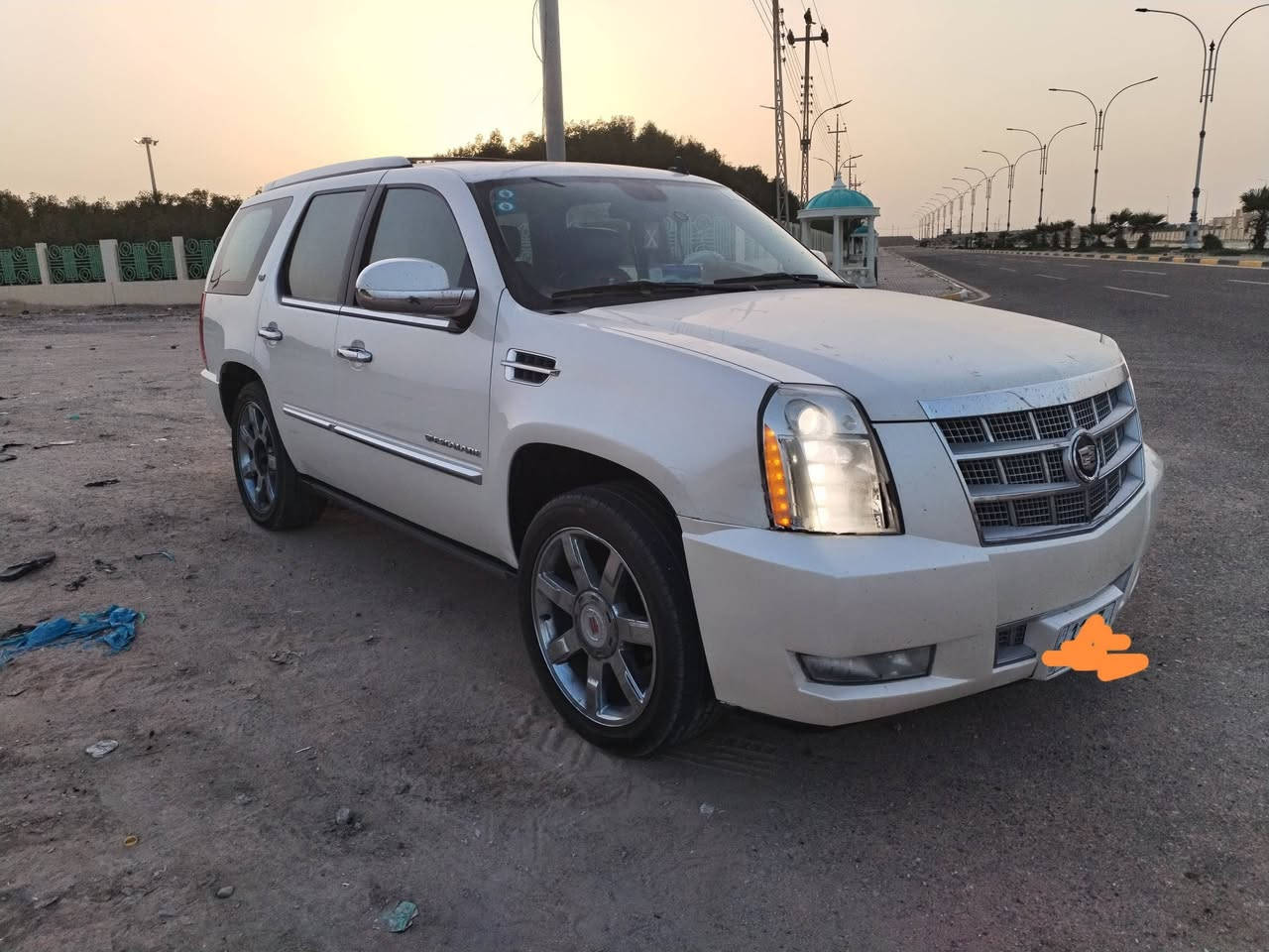 سلام عليكم كاديلاك اسكاليد مديل ٢٠١٢ كفاله عامه  فول مواصفات مكينه ٦٢٠٠  سعر ٢٤٠ وبيه مجل قلايل رقم بغداد نكايزي رقم ***********
