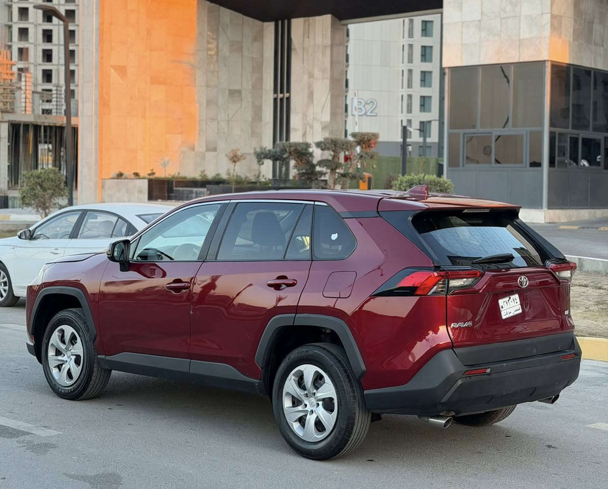 السلام عليكم تيوتا راف فور 2023
وارد أمريكي بانزين lE
لون مميز 
محرك 2500 
حادثها من امريكا قطعتين وبيها قطعتين تبديل 

السعر 148 وبيها مجال بسيط بدون رقم 
وما أتوقع اكو هيج سعر مقارنة بخواتها 
 
مكاني بغداد حي الجهاد 

للأستفسار ***********
