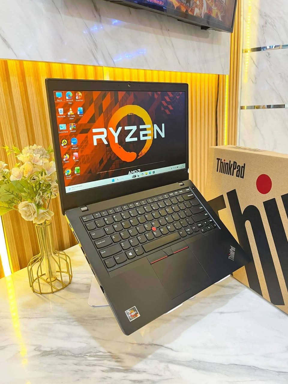 Lenovo thinkpad L14
سوبر سلم 

معالج Ryzen 5 pro
الجيل الحادي عشر 

رام 8GB DDR4
هارد 256GB SSD 
كرت شاشه خارجي 2GB 
كرت شاشه داخلي 4GB 
شاشه 14.1 انش 
نظافة 100٪ شرط الفحص الكامل 

السعر 350 الف ( توصيل موجود) 
واتساب ***********
