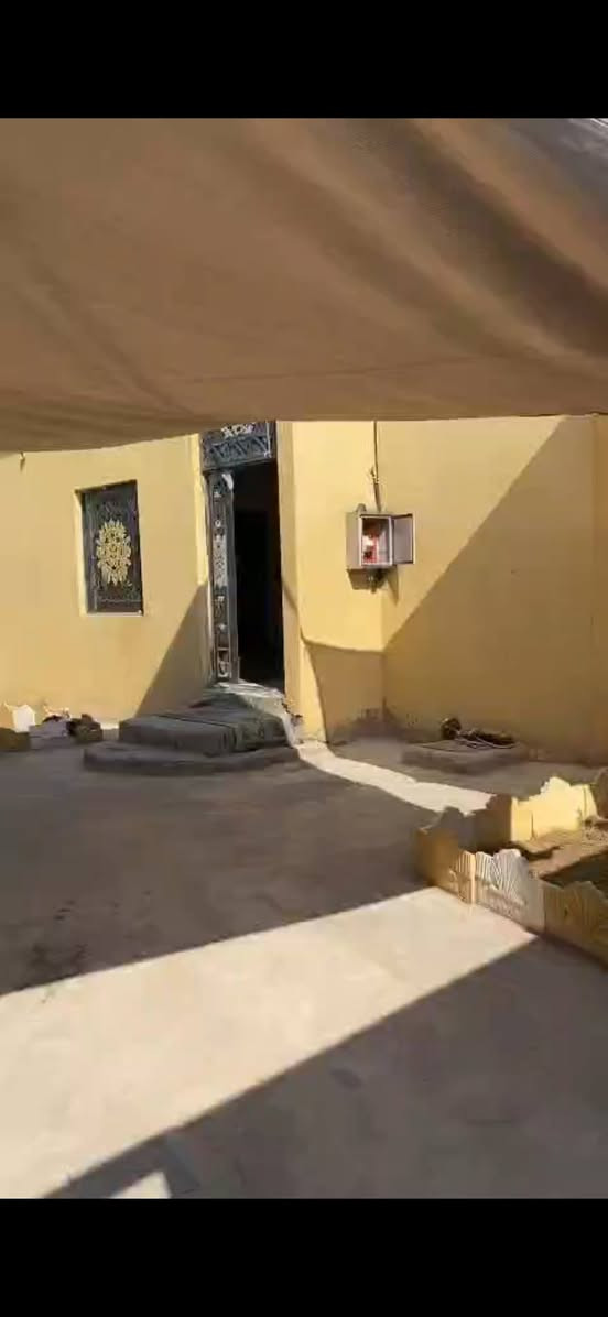 بيت للبيع غرفه وصاله ومطبخ وصحيات كراج كبير شارع منطقة حلوه وقريب للطريق السياحي طابو عراقي سهم ***********# وسعر حلو ٦٠ وبي مجال للشراي ابو الخصيب, البصرة
