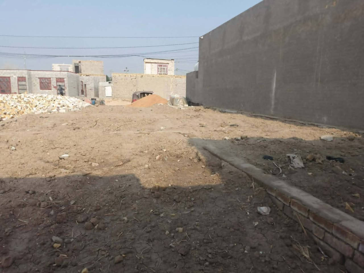 السلام عليكم ❄️
قطعه للبيع طابو زراعي سند 25 
📍 المساحة 200 متر /بيها بتلو 160 متر 
📍مع 24 الف طابوكه /و 2 طن سمنت 
📍الموقع/ المعاره قريب البزل 
⬅️مكانه مميز ومرتب😍🔥والسعر مناسب 
زورنا في المكتب الواقع قرب محطه وقود المدحتيه مقابل استداره الصقر 📍
للاستفسار الاتصال على الرقم.
 ☎️📞⬅️ *********** /***********
