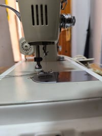 مكينة خياطة • يابانية • طرز ٢٥