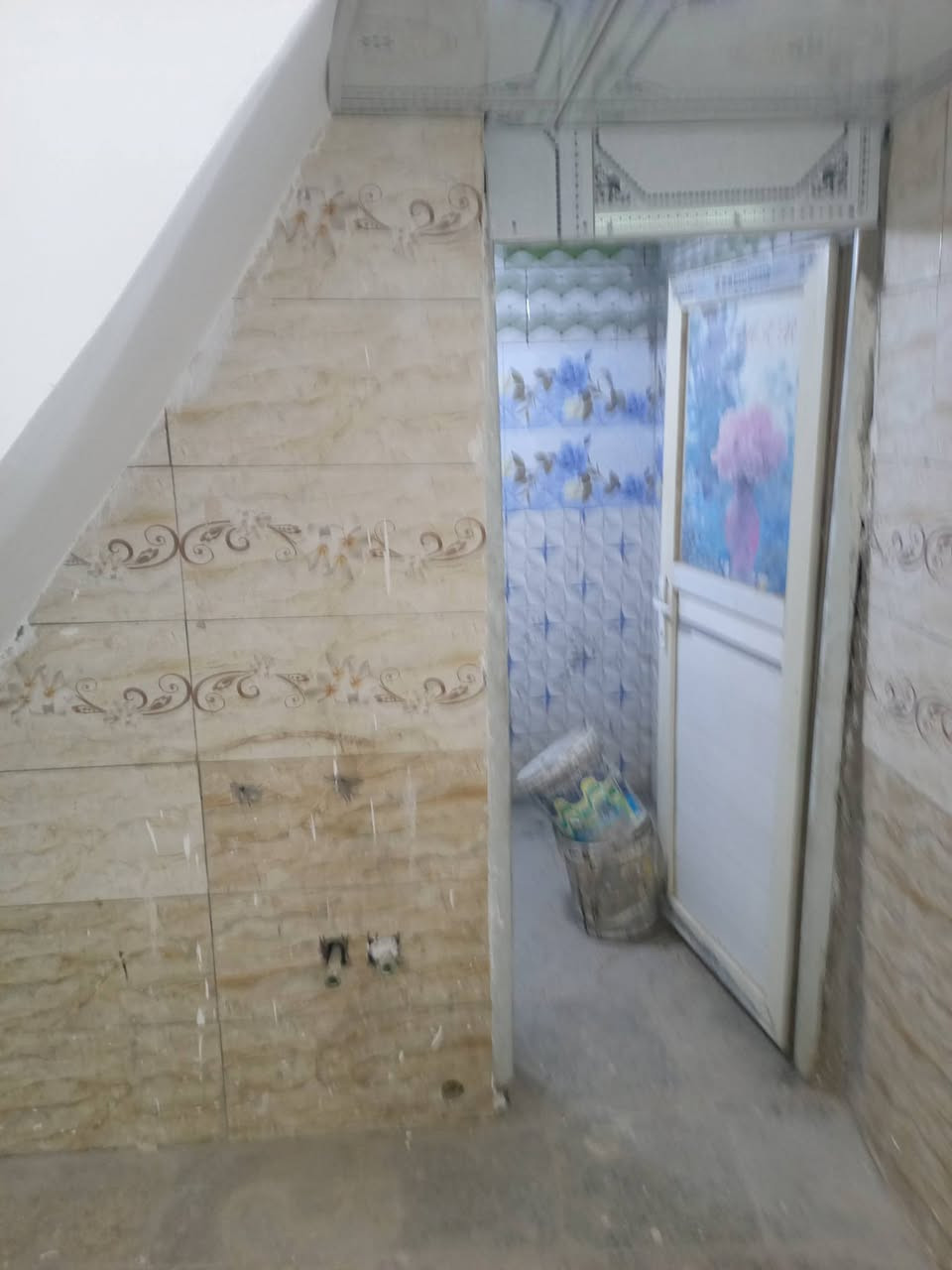 بيت للبيع مساحته متر٩٠ شارع المطار الجديد قرب بانزين خانة ريبال بي غرف ٣ ستقبال وصاره ومطبخ بيت كامل قريب علا شارعيت ***********
