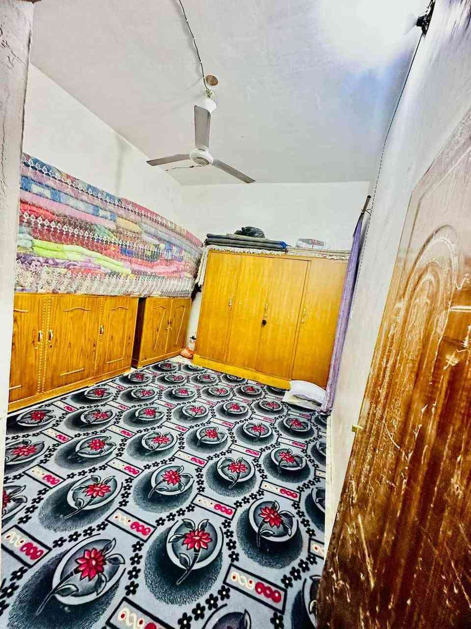 بيت طابو زراعي
العنوان ،التقية الثالثة قرب ساحة التوديع

مساحة ١٥٠ غرفتين نوم وصاله ومطبخ حار وبار واستقبال وصحيات داخلية وخارجية 

السعر ٤٧ وبي مجال
***********
