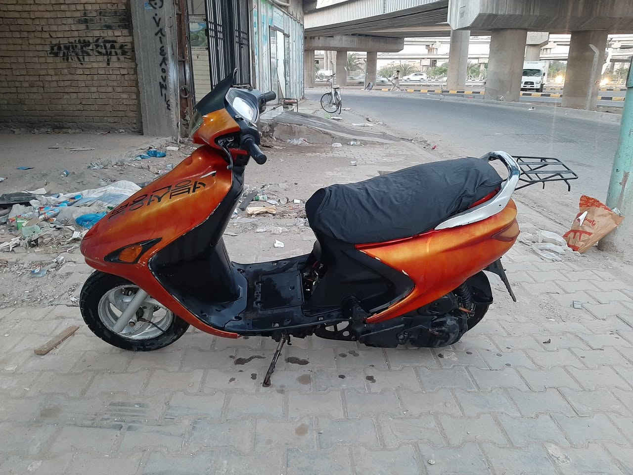 فراشه للبيع. مكينه نظيفه جدا  سلف كهربائيات شغاله لايت اشاير الكفر لونه شويه رايح من الشمس تايرات جدد السعر 275 الف وبيها مجال مكاني حي المهندسين  ‎*********** متواجد عالفيس واتصال
