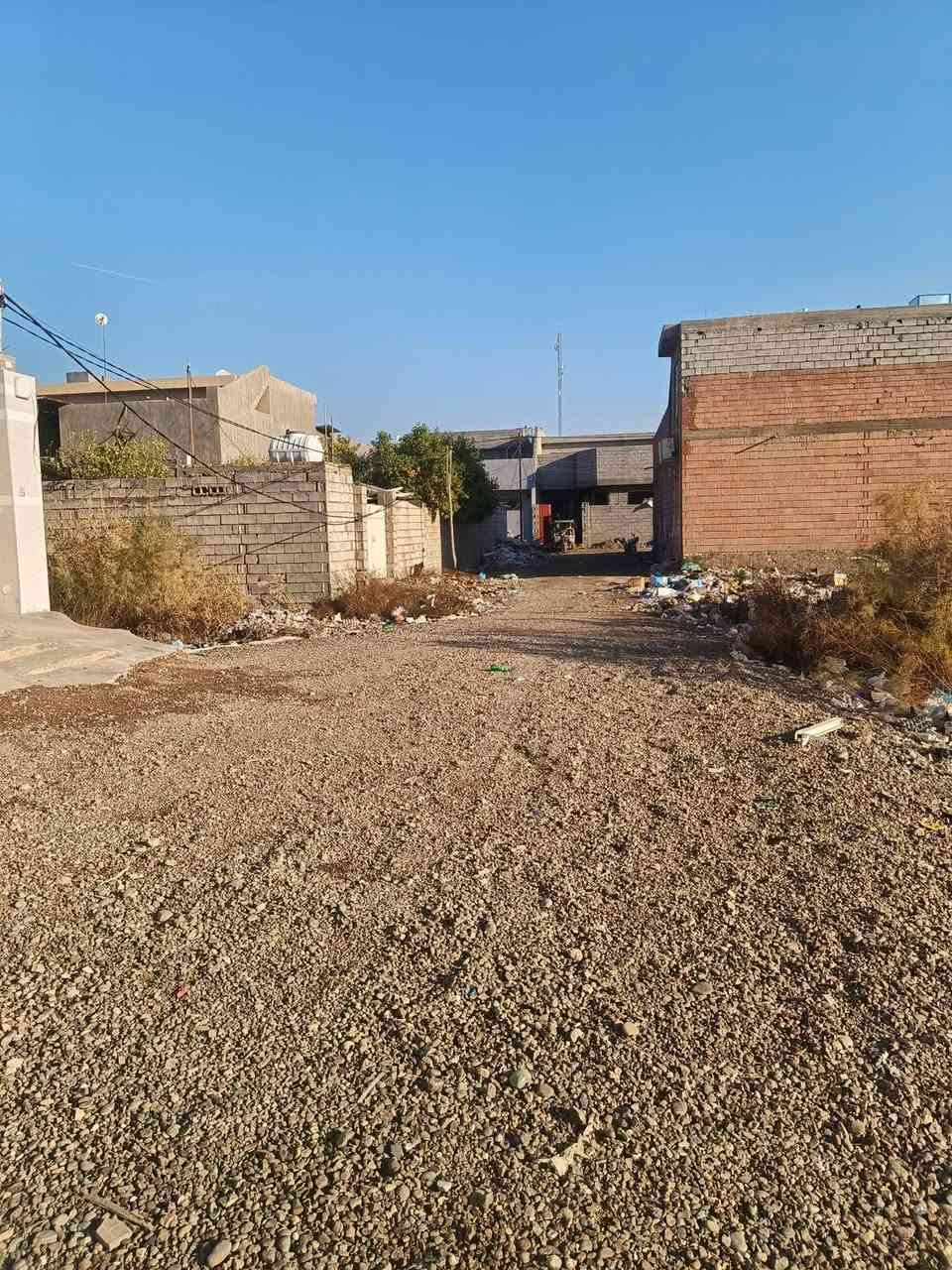 السلام عليكم قطعه أرض 200م واجهه 10م والنزال20م بيها رباط ملك سند زراعي تحويل مباشر
 العنوان الجمعية الثالثه الاستفسار والسعر ***********
