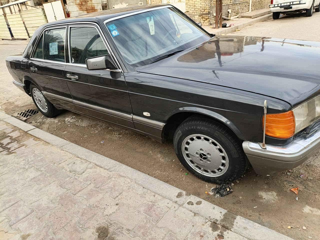 السلام عليكم مارسيدس جامبو رئاسي باب قصير  محور 3000 موديل 1987بسمي رقم بغداد مكفوله من ضربه ولكص مصبوغه لجماليه  مكينه وكير وحداديه جداد جاهزه  تبريد شغال ثلج كشناتهه جلد كهربائيات كلهه شغاله سياره جاهزه ماعوسهه شي سعر 58 وبيعه مجال ( *********** )
