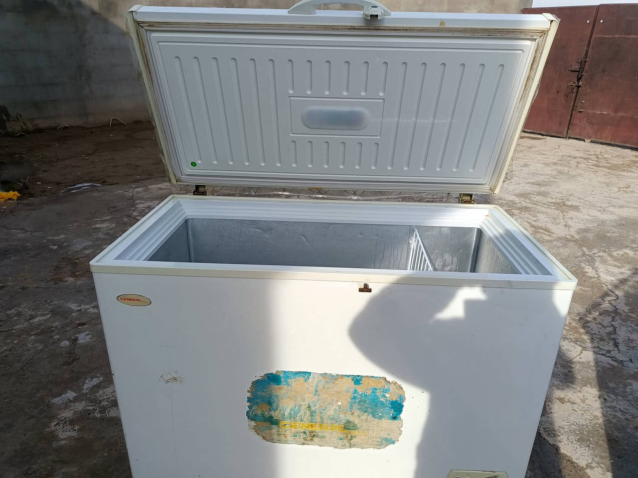 طباخ +ثلاجه +مكانيس كهربائيه +مجمده تواصل *********** او خاص
