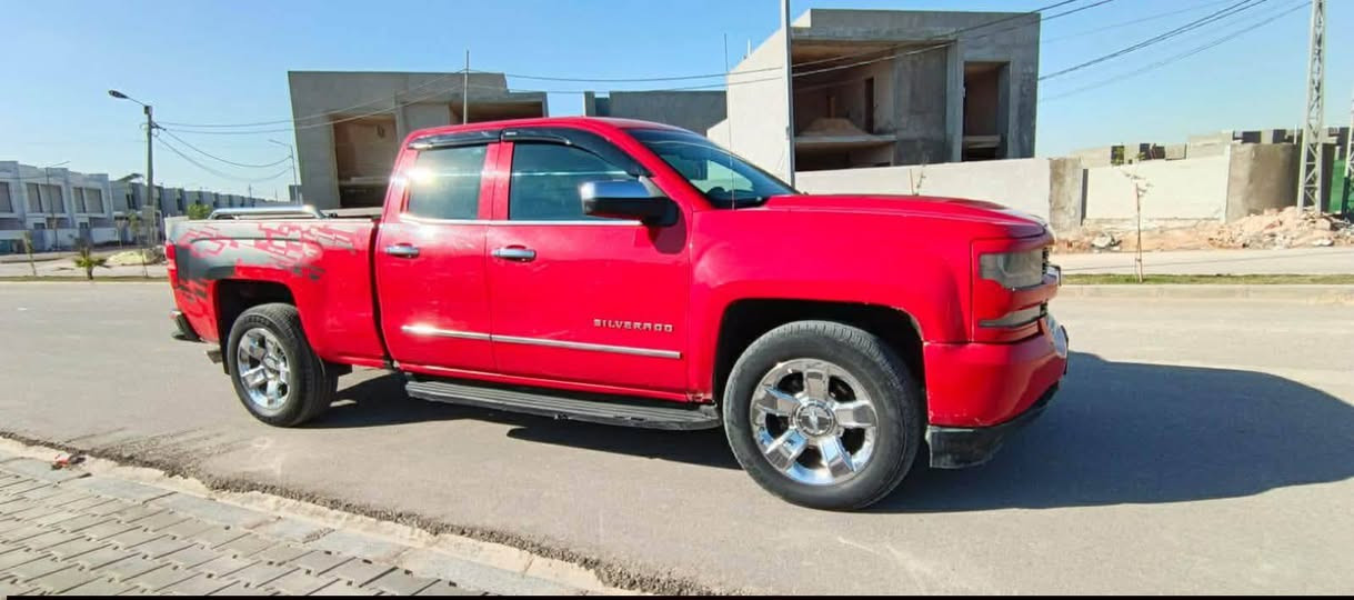 السلام عليكم
نوع السيارة: شوفرليت سلفرادو لون احمر 2017

بدي طويل باب قصير

الضرر:جاملغ امامي فقط 

بدون دواخل رقم اربيل جديد

_____

المواصفات 

كير 6 نمر طيارة

حجم محرك 5300. ثمانيه سلندر 

لدى امامي نهاري 

شاشه كبيره تحكم كامل بالسيارة

كشنات مخمل بيجي 

3 وضعيات قيادة 

كامرة حساس خلفي 

عداد المسافه 260 الف 

ويل كب حجم 22

تحكم مري 

تحكم ستيرن 

دفع رباعي 

وباقي المواصفات معروفه

بيع او مرواس +964 783 680 5609

السعر 165 وبيها مجال
