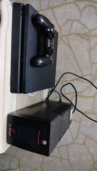 بلي فور للبيع اونلاين ، جويستك عدد ١ وشاشة بلازما ، يو بي اس ، ولعبة ج...