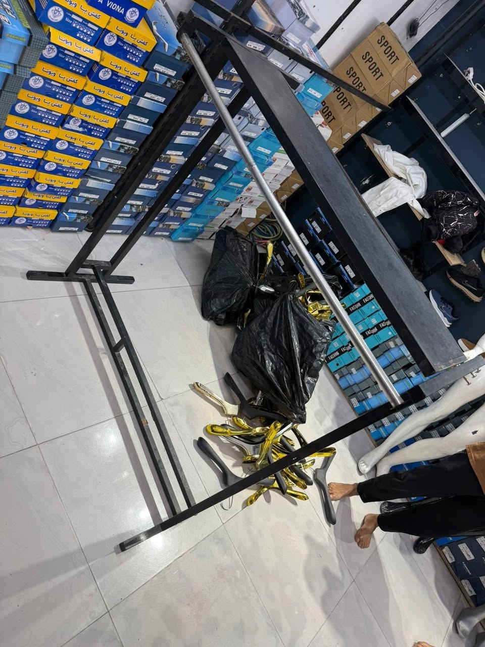 5مليكانات رجالي واستاند ملابس السعر ٣٠٠ الف
الحجز وات ساب***********
