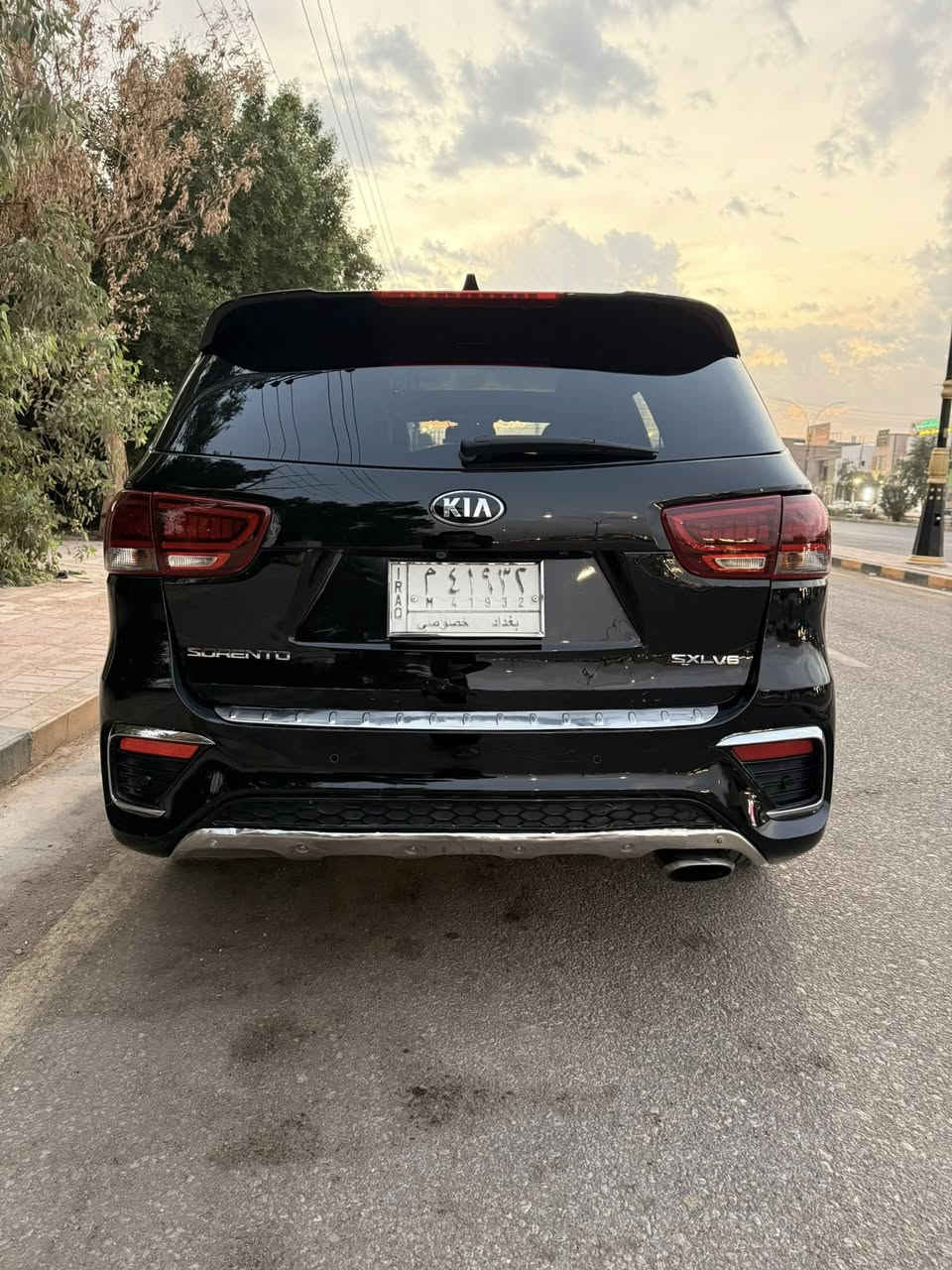 السلام عليكم سورنتو sxl يعني فول مواصفات السيارة مستوردها على ايدي و حادثها مبدل بي فقط البنيد و الايرباكات مبدلة و راجعة شركة السيارة ماشية 73 الف و مواصفاتها هواي من لايت داينمك ويه الستيرن و اربع كامرات و رادار و كراسي كهرباء 14 حركة و مقاعد جلد نابا و السقف شاموا و بانوراما تدفئة و تبريد بالكراسي الامامية و تدفئة بالخلفية و بردات و ابل كاربلاي و اندرويد اوتو و بعد بيها هواي ، مكان السيارة النجف و هذا الرقم بي واتساب ***********
