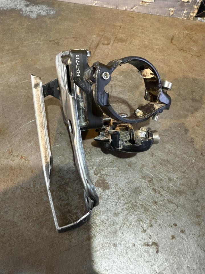 نقال امامي شيمانو تورني الأصلي مختوم ياباني 

3 سرعات 

السعر 10 الف دينار 

عنوان المحل موصل أيمن تقاطع شارع كنيسة الساعة🚴🏻‍♂️🚴

يوجد توصيل 🚚 كافة محافظات العراق 🇮🇶 

☎️***********
