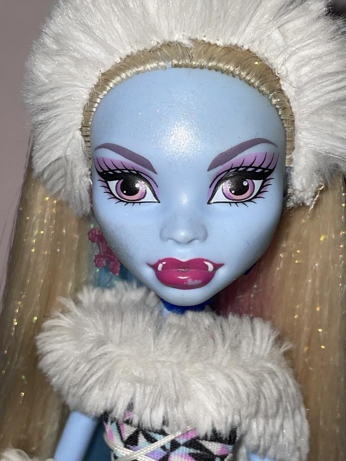 متوفر للمزاد لعابة مونستر هاي شخصية آبي بومينابل (Abbey Bominable) الاصدار الاولي اصدار 2011، القطعة نادرة صعب تتحصل وبحالة مناسبه موضح كلشي بالصور. مغسولة يدوياً شعرها نظيف خالي بالكامل من الصمغ. يجي وياها ستاند، اعرف هواي رح يريدوها وما اعرف بشكد ابيعها فا رح اعرضها مزاد وابيعها اعلى سعر. متوفر توصيل كامل العراق.


**إذا كنت صاحب هذا الإعلان وتريد حذفه لأي سبب، رجاءا أرسل رسالة إلى الدعم الفني**