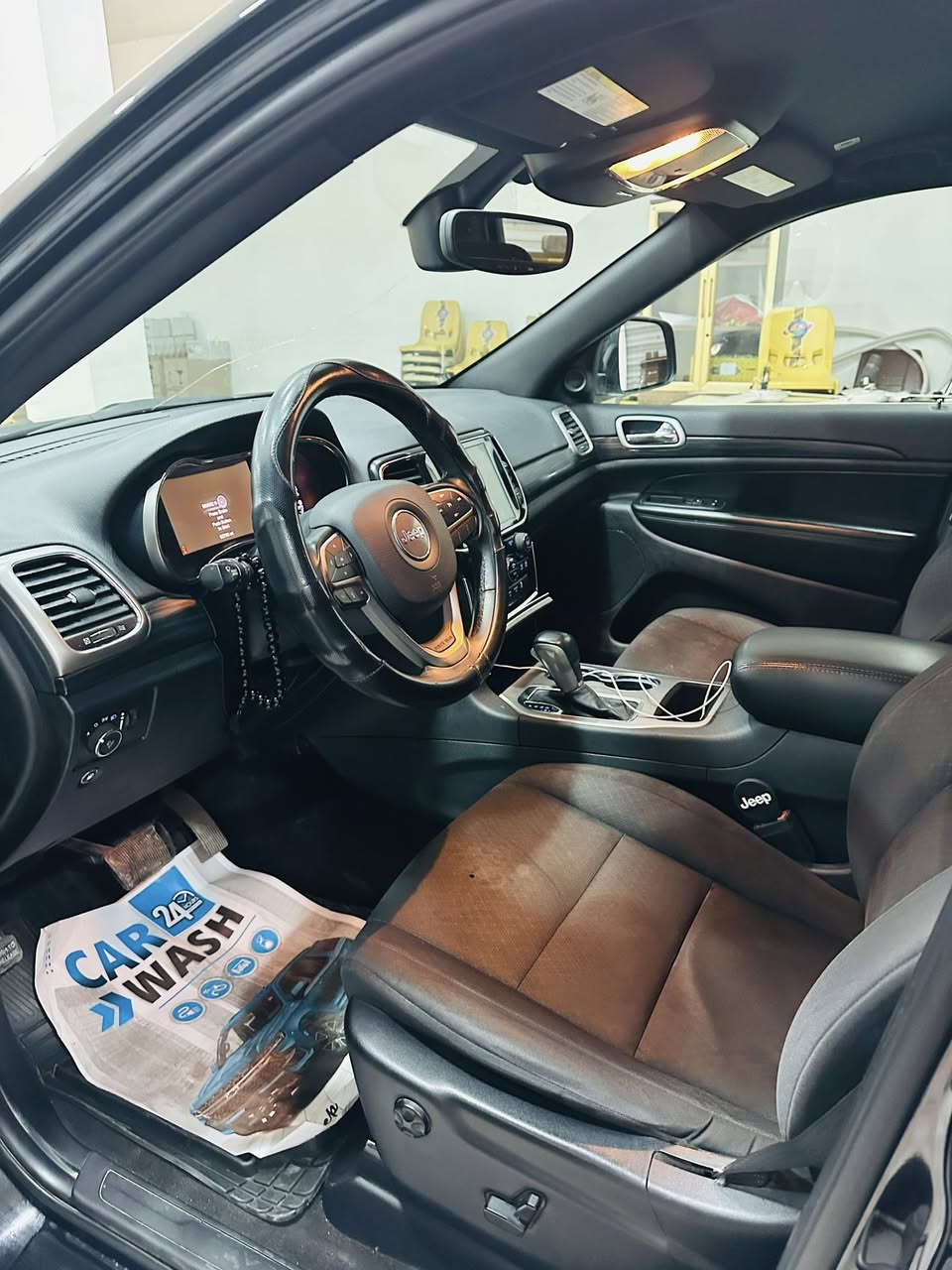 السلام عليكم …للبيع جيب كراند شيروكي 2019السيارة جديدة برغي ما ناقصة بدون ايرباك بيها سونار من المندلاوي بيها ربع البنيد صبغ حادث سطحي خفيف جدا تقريرها موجود مكانهة بالحلة سعرها ٢٣٥
مواصفاتها اوتو ستوب رادارات شاشة جبيرة ماشية ٦٤ الف مايل رقمها دهوك جديد تريد تحويل تريد وكالة 
للاستفسار ***********
